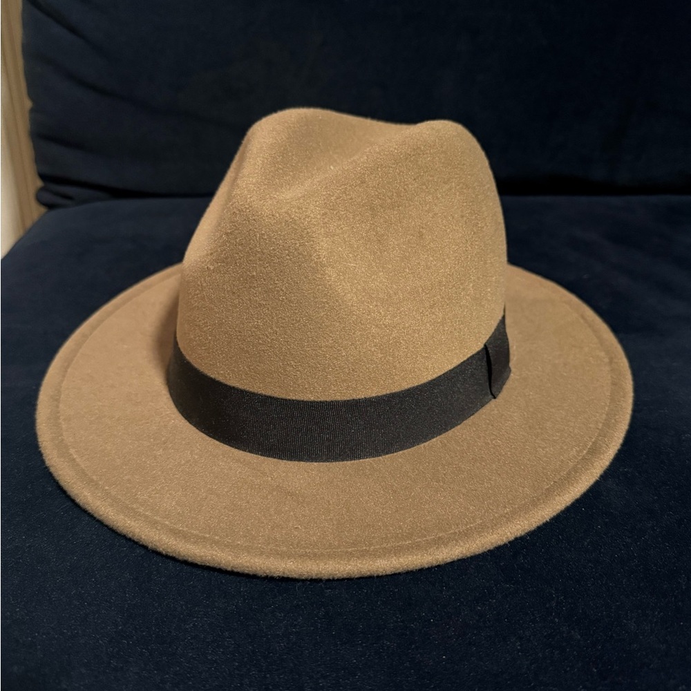 Tan fedora - no known brand. Good condition.